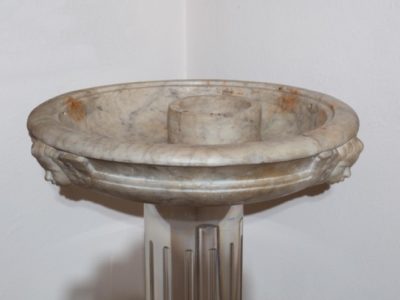 scultura-vasca-battesimale